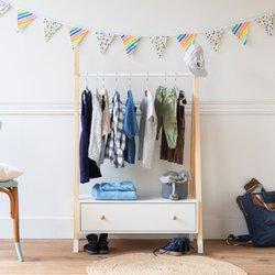 Perchero lou de madera con cajón blanco para niños