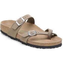 marca Birkenstock para mujer en color marron claro