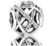 Pandora Charm calado en plata y circonitas 791388CZ